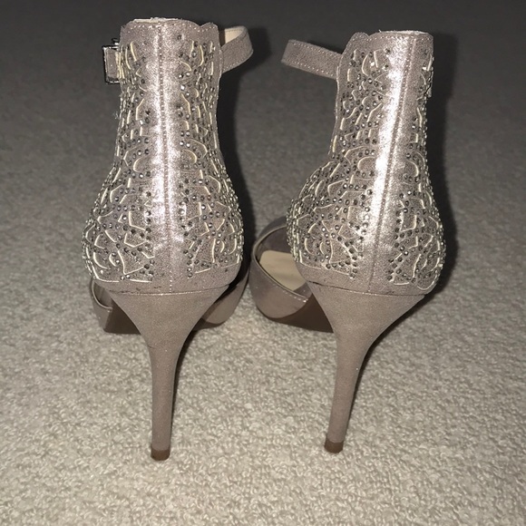 Jessica Simpson evening shoes - Picture 2 of 8